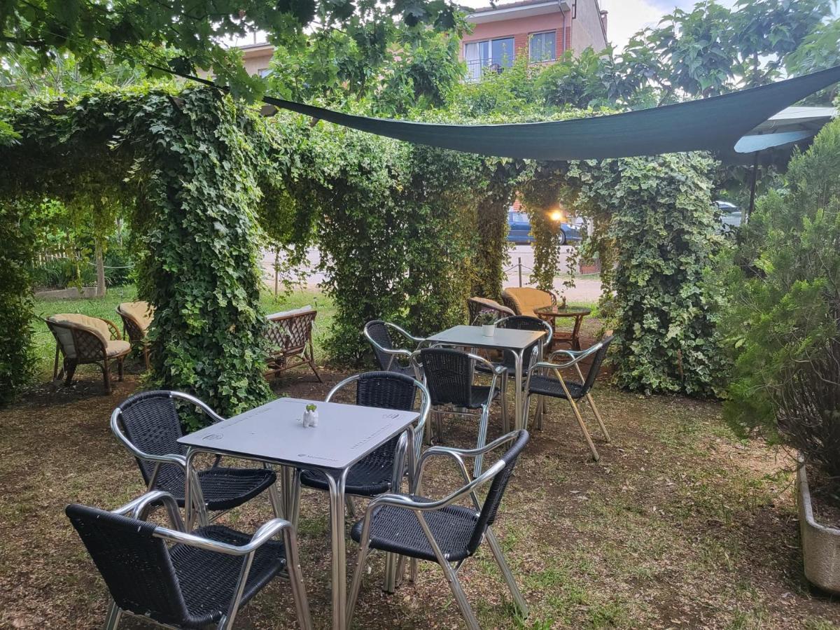 Alberg Restaurant Bellavista Santa Pau Exteriér fotografie